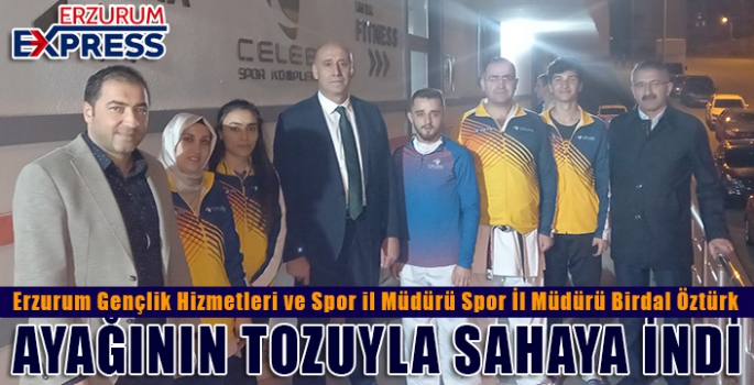 AYAĞININ TOZUYLA SAHAYA İNDİ 