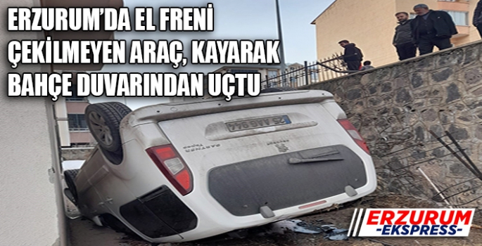 Erzurum'da,el freni çekilmeyen araç bahçe duvarından uçtu