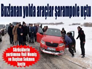 Buzlanan yolda araçlar şarampole uçtu 