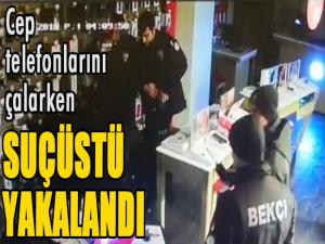 Cep telefonlarını çalarken suçüstü yakalandı