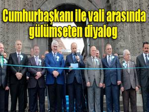 Gülümseten diyalog