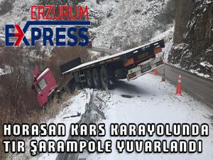 Horasan Kars karayolunda tır şarampole uçtu