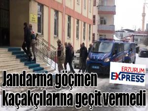 Jandarma göçmen kaçakçılarına geçit vermedi