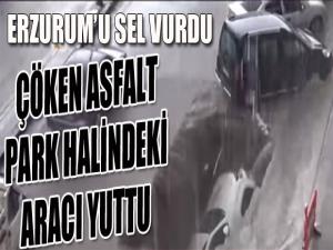 Karayolundaki göçük otomobili yuttu