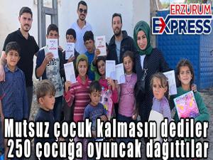 Mutsuz çocuk kalmasın dediler, 250 çocuğa oyuncak dağıttılar