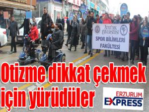 Otizme dikkat çekmek için yürüdüler 