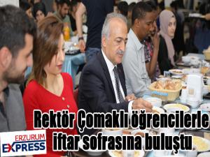 Rektör Çomaklı öğrencilerle iftar sofrasına buluştu 