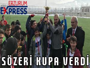 SÖZERİ KUPA VERDİ