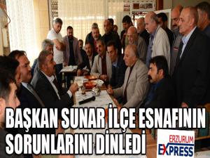 Sunar, kahvaltıda esnaflarla buluştu