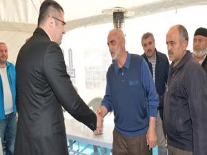Vali Memiş, Antalyadaki evlerinde ölü bulunan 4 kişilik ailenin yakınlarına taziye ziyaretinde bulundu