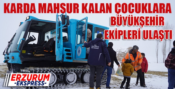 Karda mahsur kalan öğrencilerin yardımına ekipler ulaştı