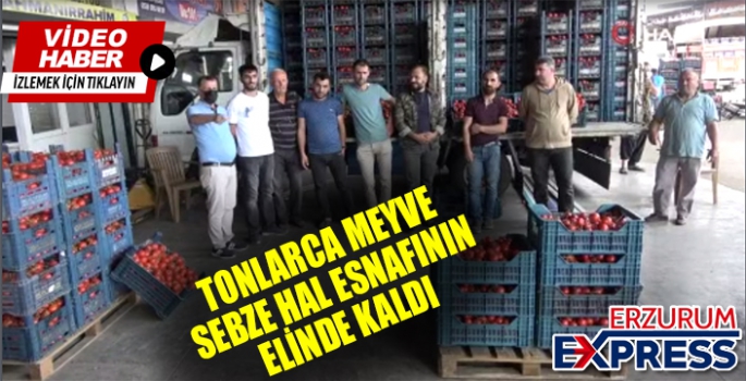 Tonlarca sebze meyve hal esnafının elinde kaldı