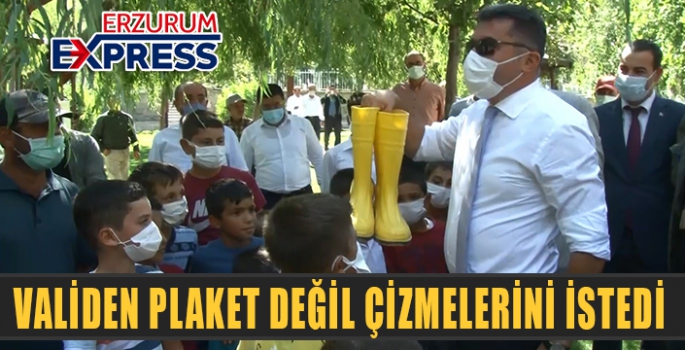 VALİDEN PLAKET DEĞİL ÇİZMELERİNİ İSTEDİ