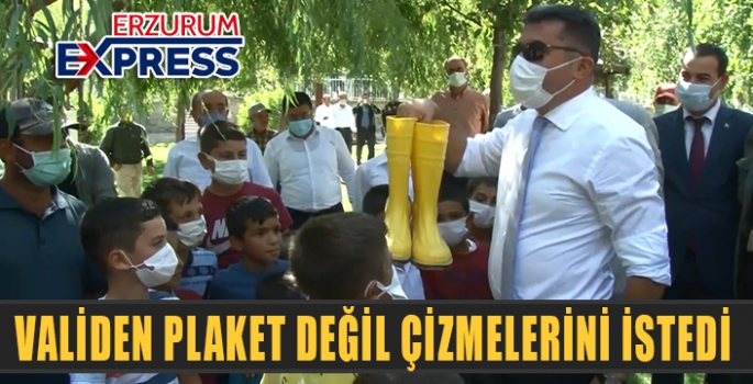 VALİDEN PLAKET DEĞİL ÇİZMELERİNİ İSTEDİ