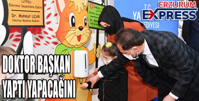 Yakutiye Belediyesinden öğrenciler için eğlenceli dezenfekte standı