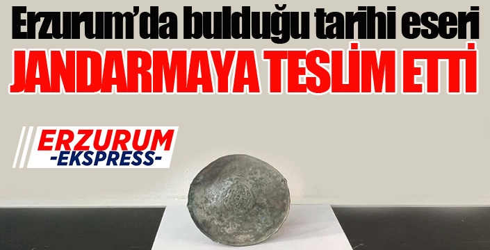 Bulduğu tarihi eseri jandarmaya teslim etti...