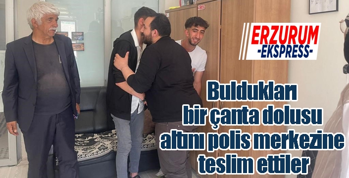 Gençlerden örnek davranış: Buldukları bir çanta dolusu altını polis merkezine teslim ettiler