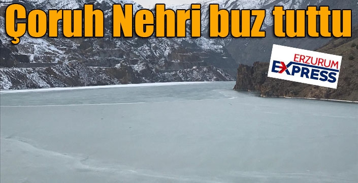 İspir'de Çoruh Nehri buz tuttu