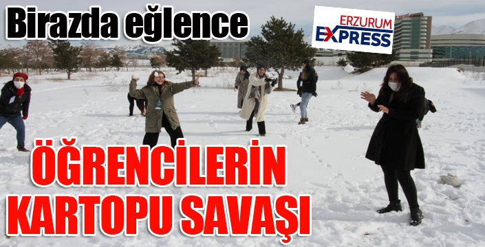 Kız öğrencilerin kartopu savaşı