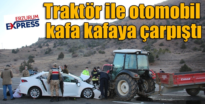 Traktör ile otomobil kafa kafaya çarpıştı: 4 yaralı