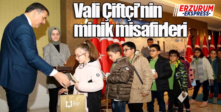 Vali Çiftçi’nin minik misafirleri